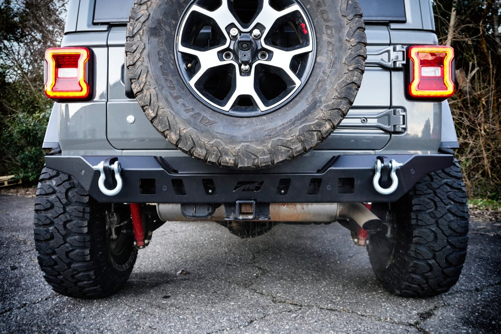 Paragolpes trasero Motobilt Crusher para Jeep Wrangler JL con soportes para luces y hueco para rueda de repuesto