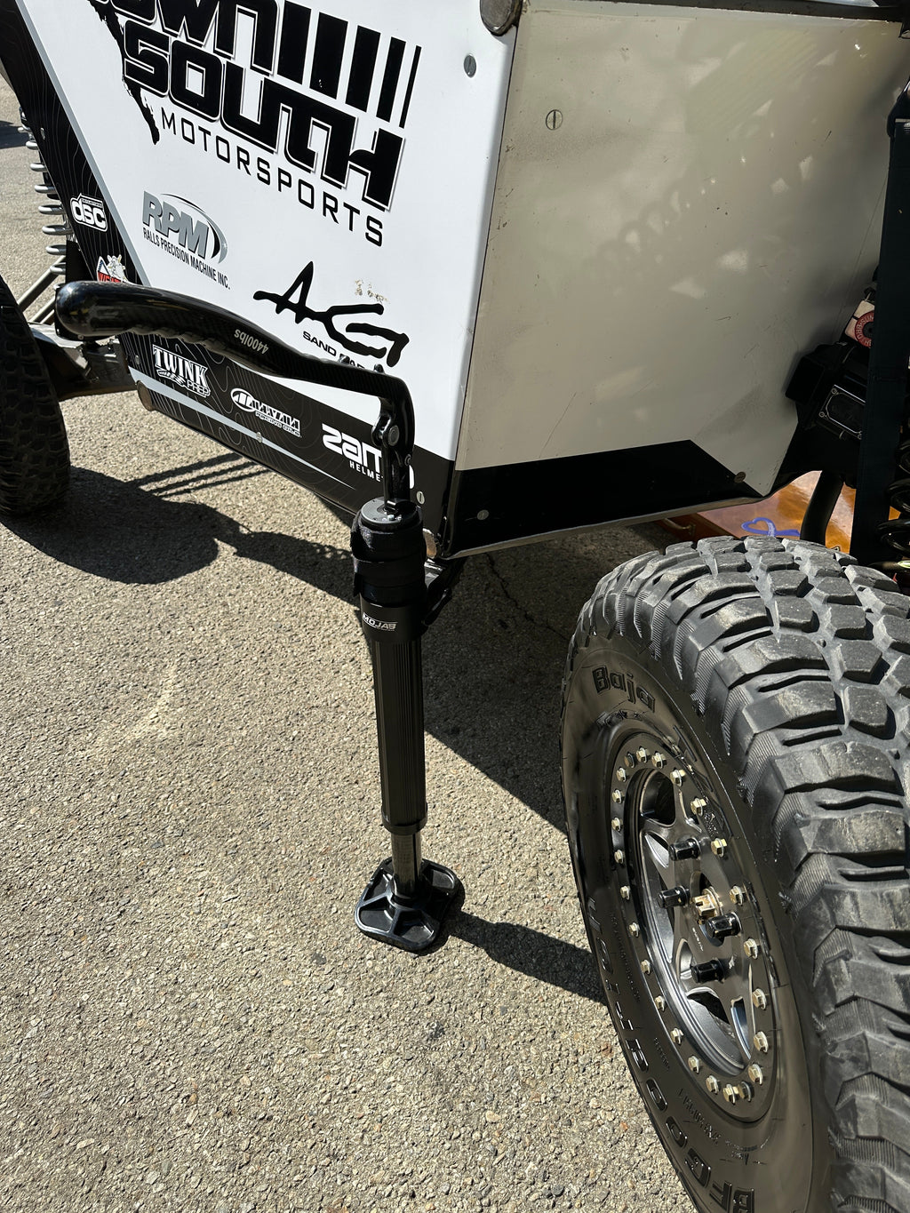 Gato hidráulico compacto Mojab CarbonPro con abrazaderas de montaje MLH de 40''