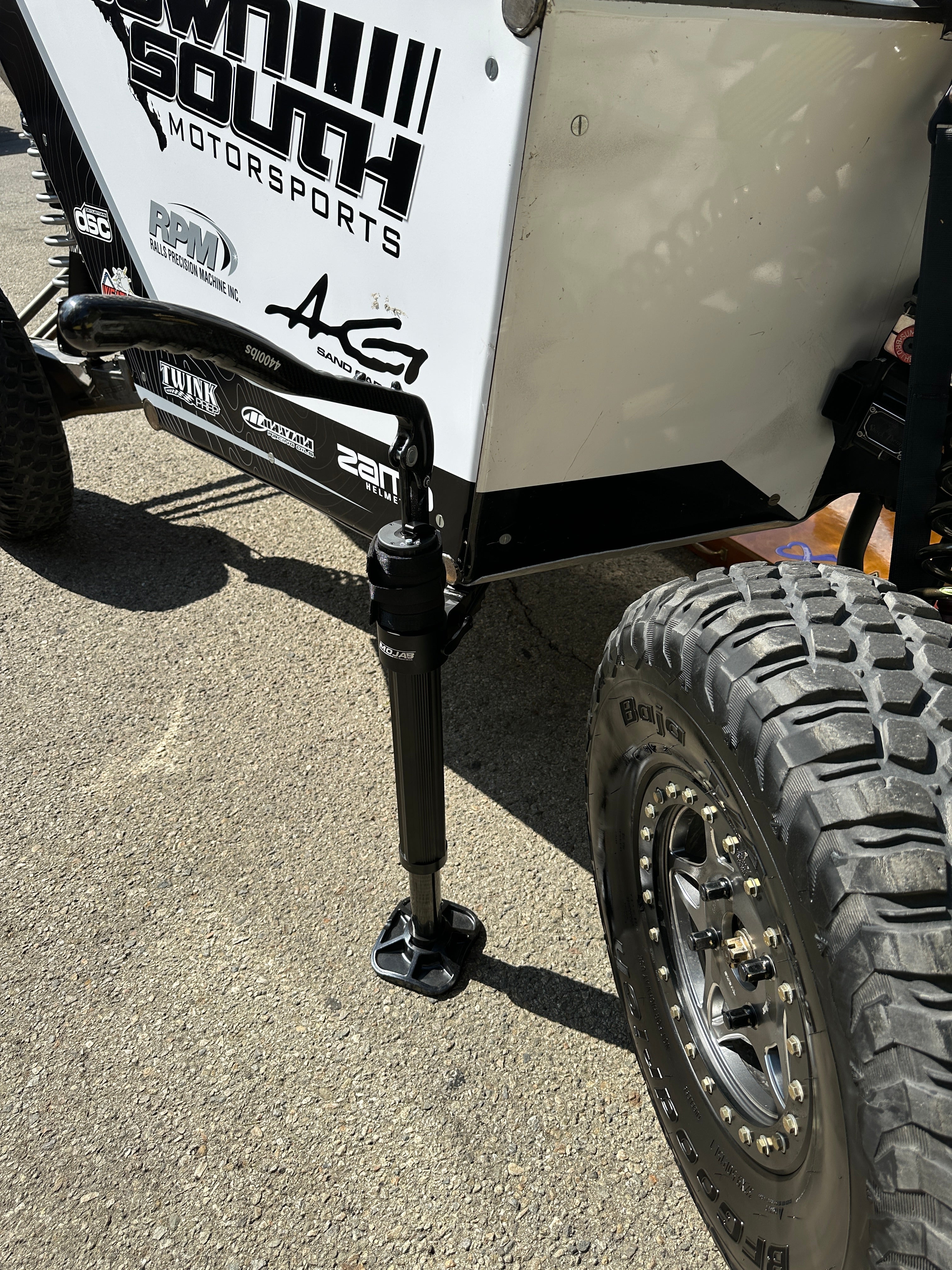 Gato hidráulico compacto Mojab CarbonPro con abrazaderas de montaje MLH de 40''