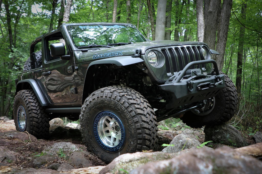 Defensa delantera Motobilt Jeep Wrangler JL / Gladiator JT Crusher con barra protectora