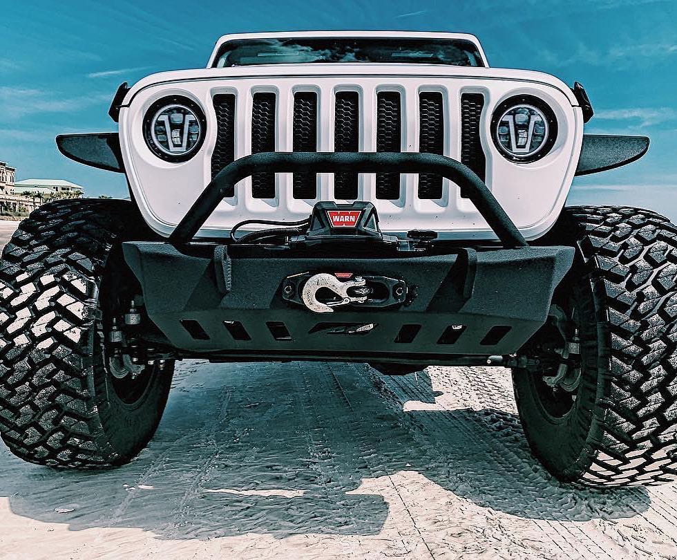 Defensa delantera Motobilt Jeep Wrangler JL / Gladiator JT Crusher con barra protectora