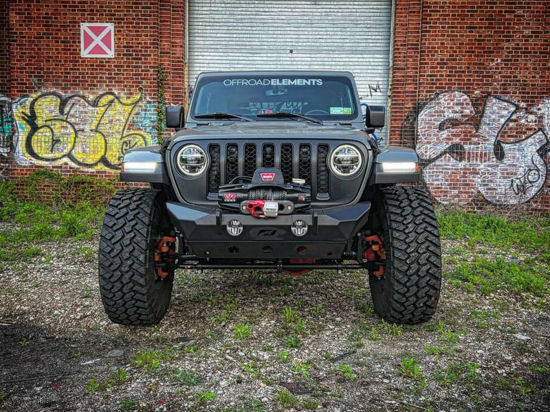 Parachoques delantero Motobilt Hammer para Jeep Wrangler JL / Gladiator JT con soportes para faros antiniebla y placa protectora