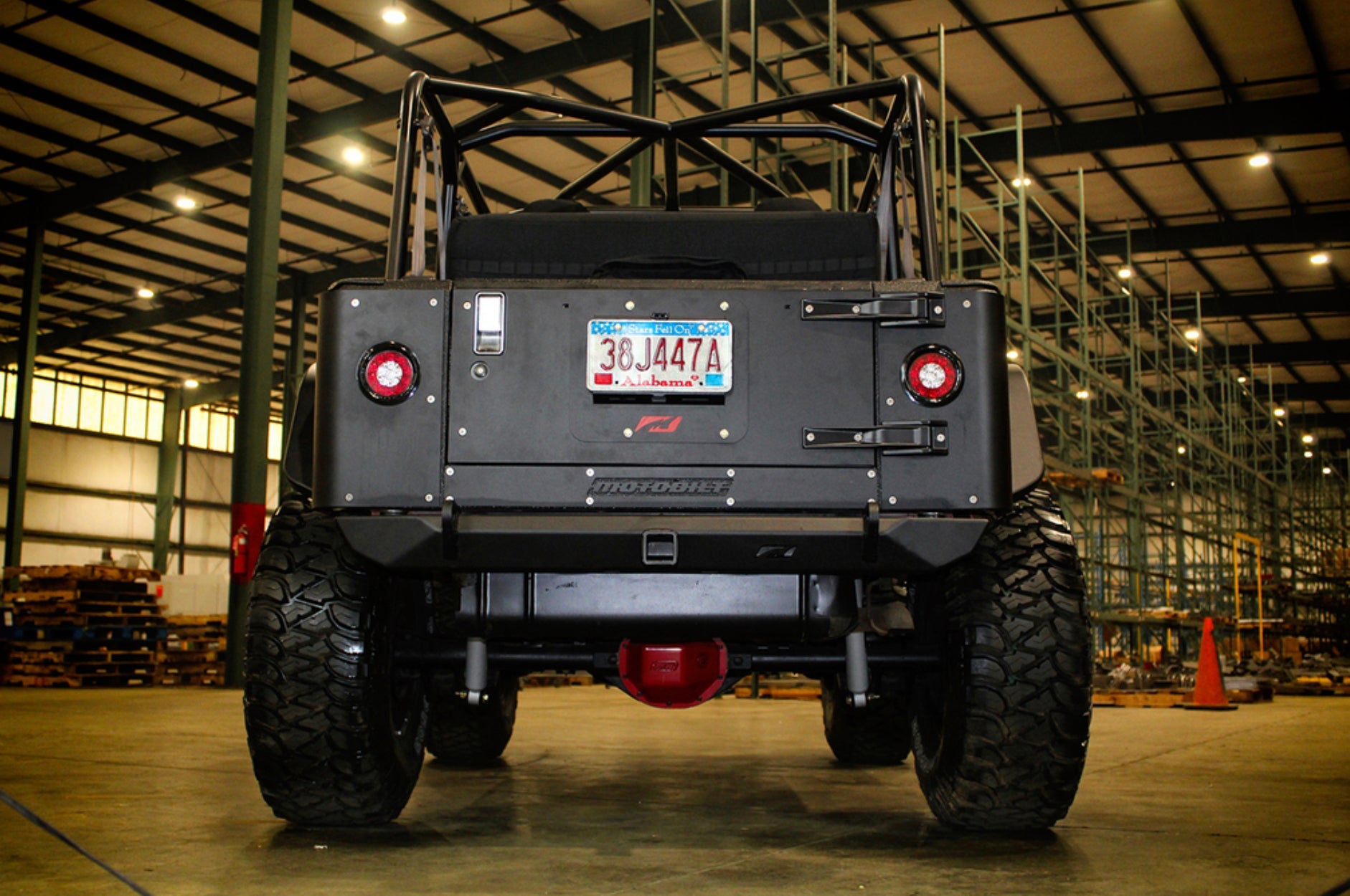 Motobilt Paragolpes trasero Rock Crawler con enganche para Jeep Wrangler CJ / YJ / TJ / LJ