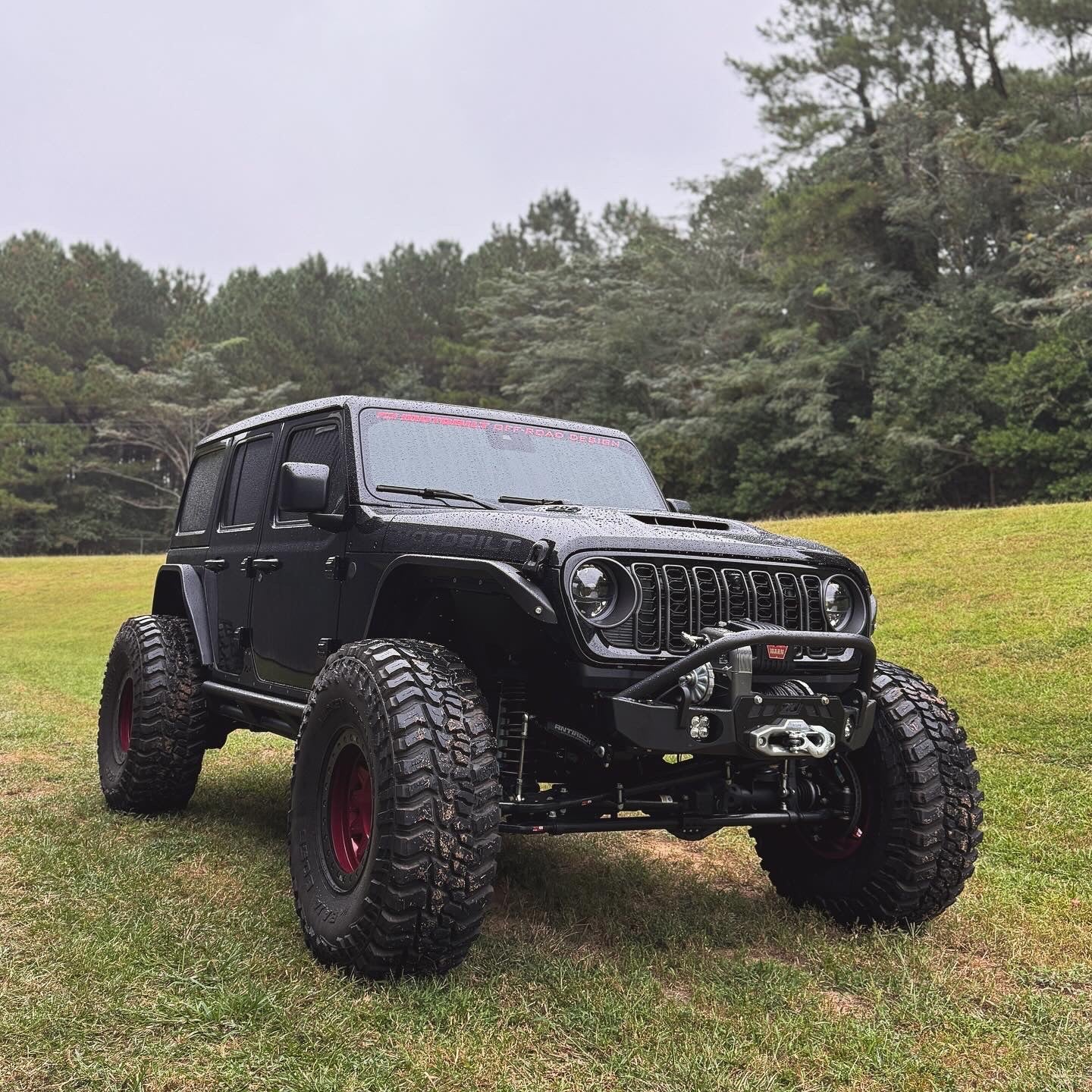 Parachoques cortado del chasis Motobilt Jeep Wrangler JK / JL / Gladiator JT Gladius con defensa de toro - compatible con WARN M8274