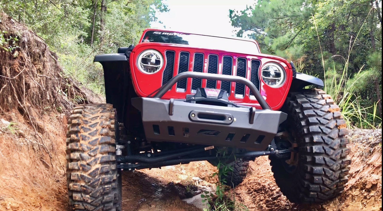 Defensa delantera Motobilt Jeep Wrangler JL / Gladiator JT Crusher con barra protectora
