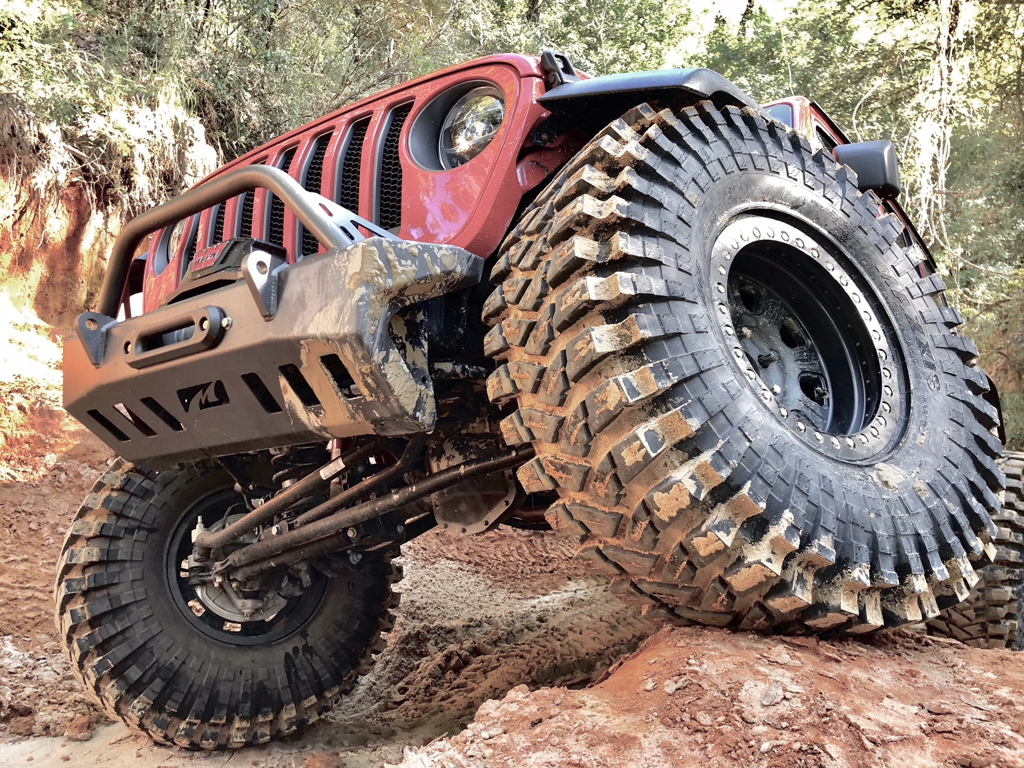 Defensa delantera Motobilt Jeep Wrangler JL / Gladiator JT Crusher con barra protectora