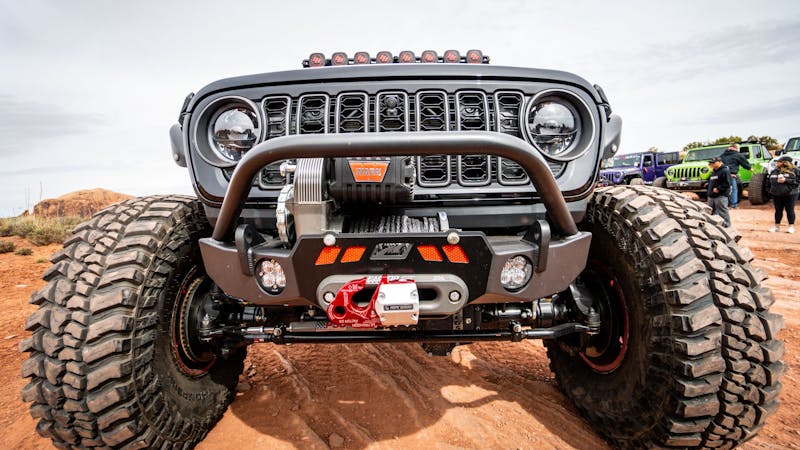 Parachoques cortado del chasis Motobilt Jeep Wrangler JK / JL / Gladiator JT Gladius con defensa de toro - compatible con WARN M8274