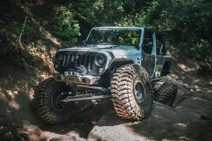 Motobilt Jeep Wrangler JK / JKU Hatchet Series Front Frame Chop Bumper w/Fog Mounts