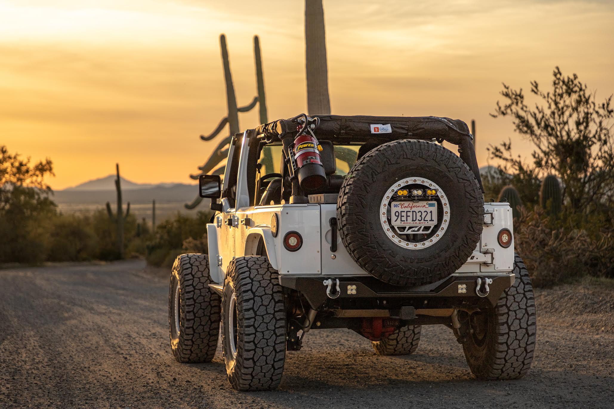 Parachoques trasero Motobilt Jeep Wrangler JK / JKU Crusher con soportes para luces