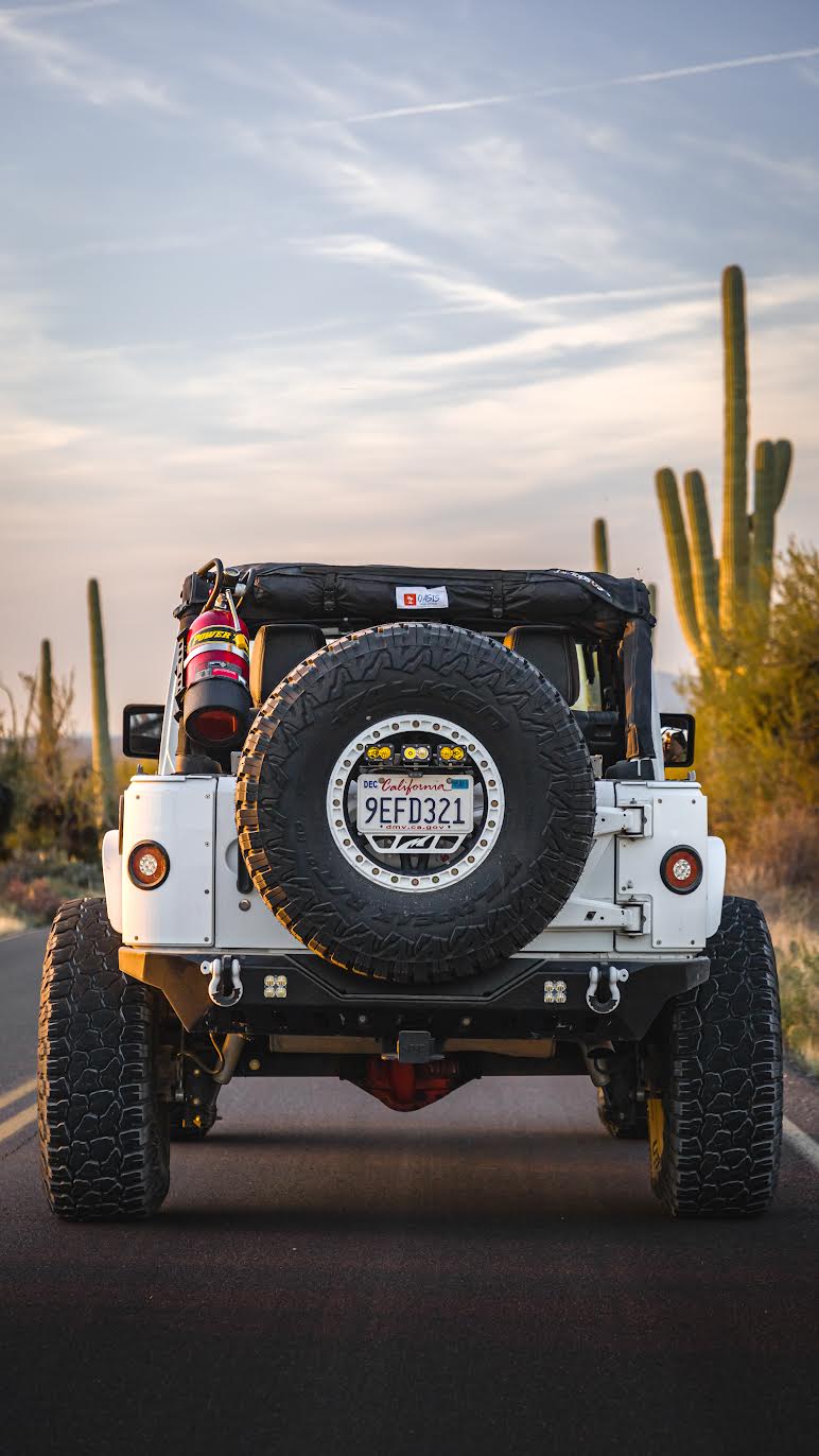 Parachoques trasero Motobilt Jeep Wrangler JK / JKU Crusher con soportes para luces