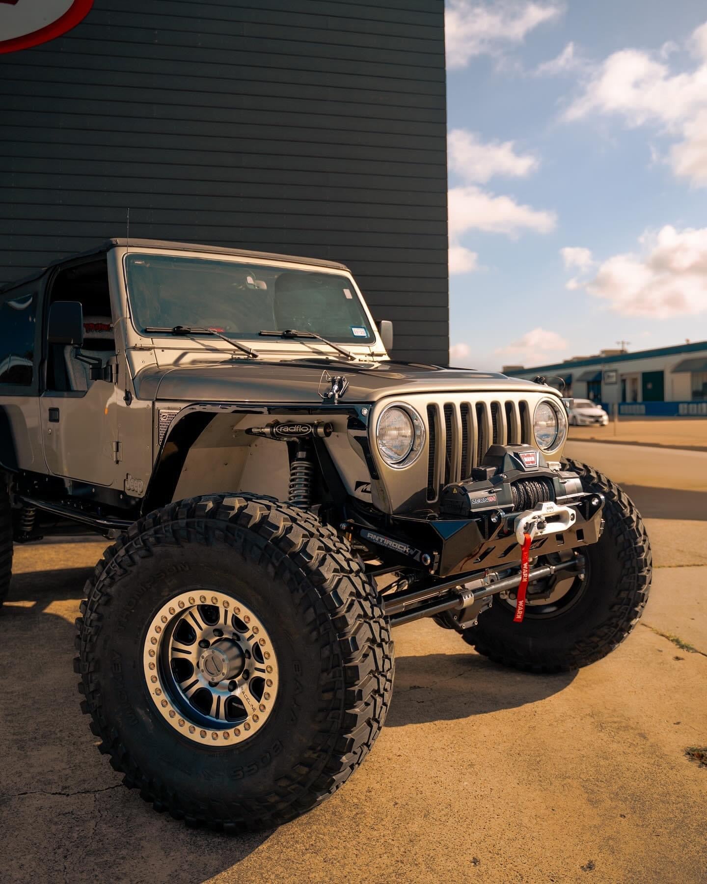 Motobilt Jeep Wrangler YJ / TJ / LJ Crusher Front Bumper