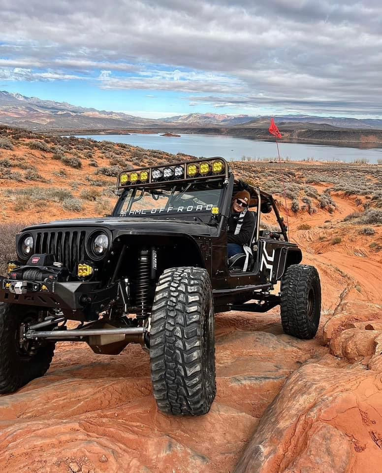 Motobilt Jeep Wrangler YJ / TJ / LJ Crusher Front Bumper