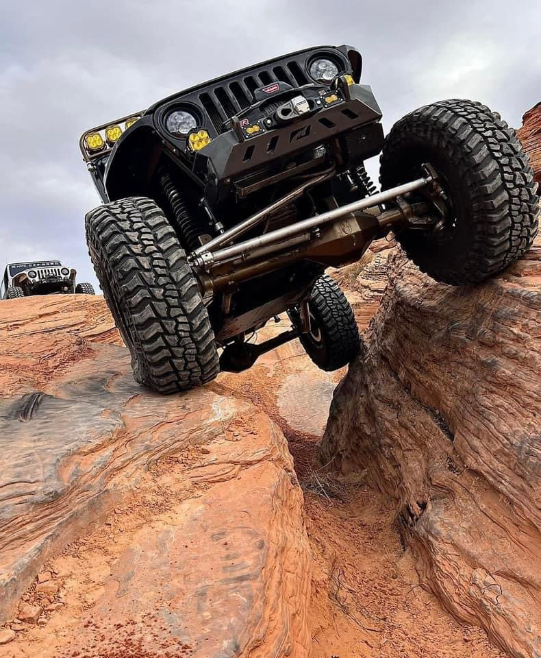 Motobilt Jeep Wrangler YJ / TJ / LJ Crusher Front Bumper