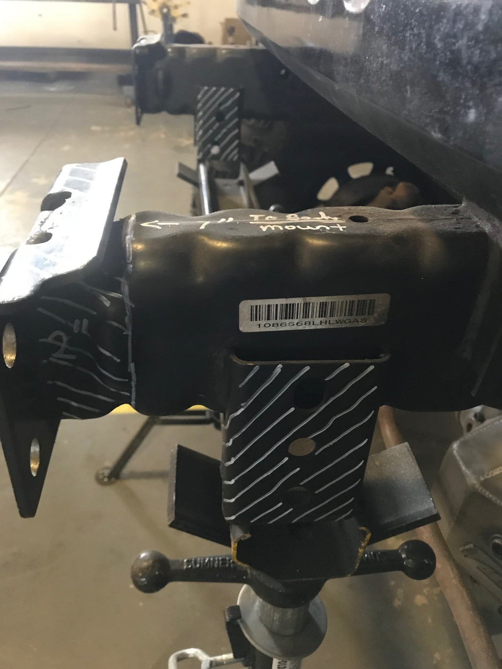 Parachoques delantero Motobilt Jeep Wrangler JK / JKU Hatchet Series con corte de chasis, Stinger y montajes para faros antiniebla