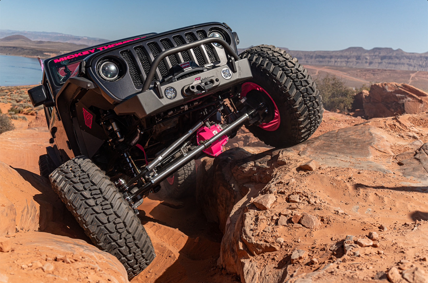 Defensa delantera Motobilt Jeep Wrangler JL Gladiator JT Crusher HD con barra tubular