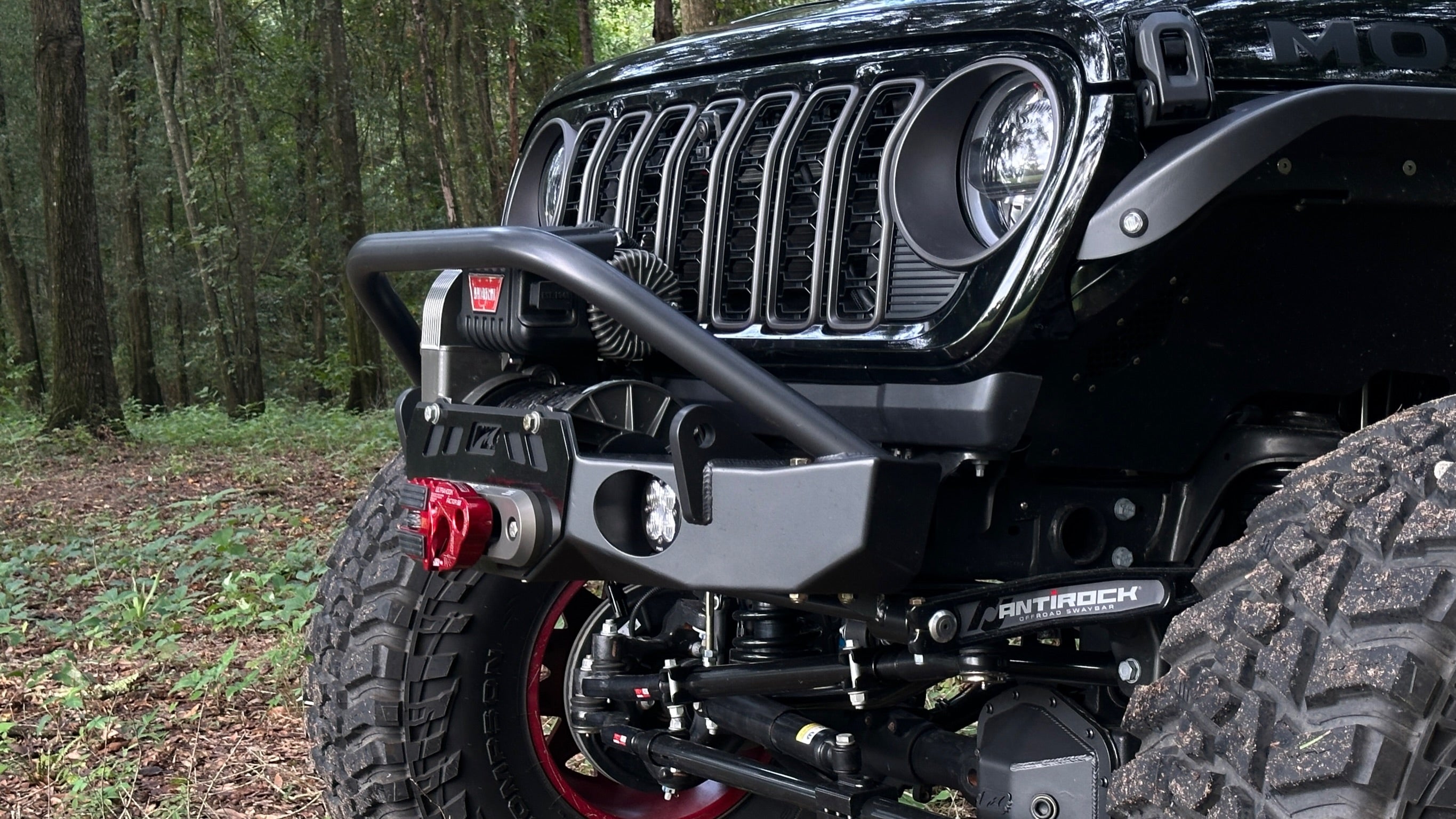 Parachoques cortado del chasis Motobilt Jeep Wrangler JK / JL / Gladiator JT Gladius con defensa de toro - compatible con WARN M8274