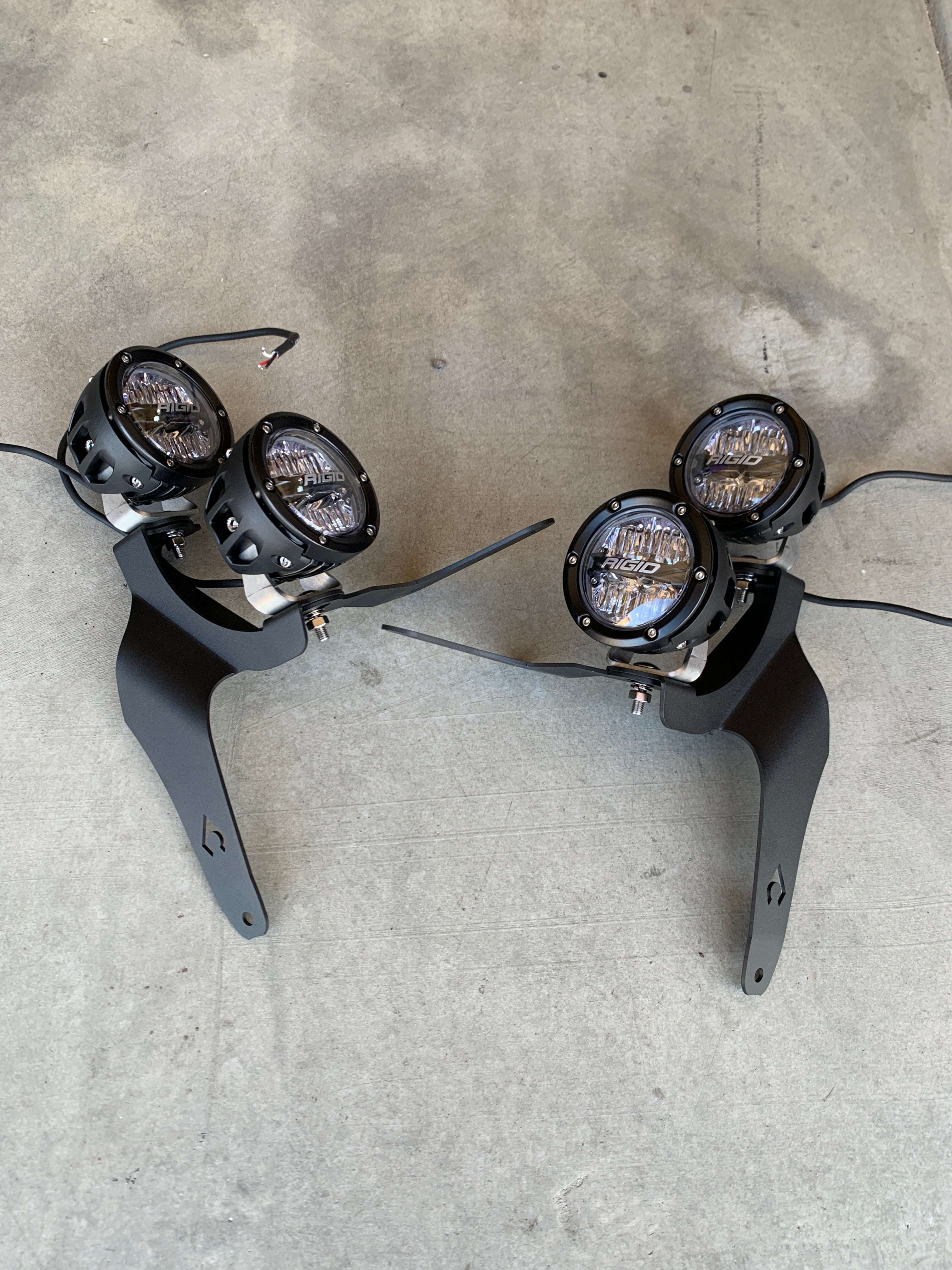 JL-JT 392 MOJAVE Soporte de luz de doble superficie para pilar A