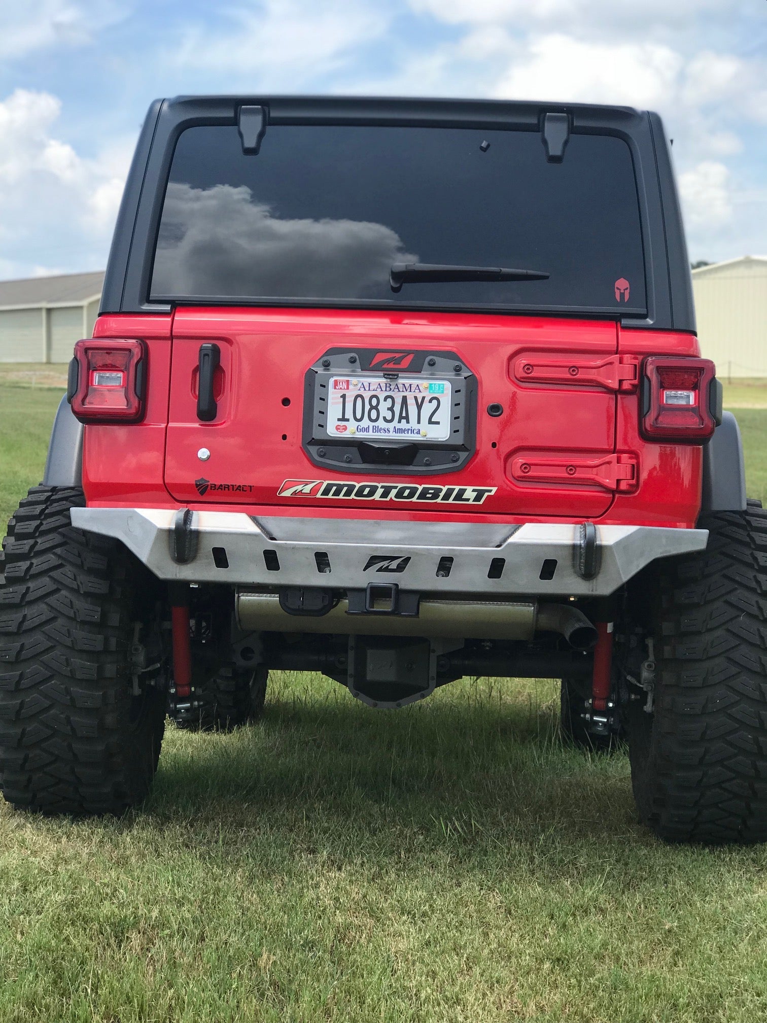 Parachoques trasero Crusher Motobilt para Jeep Wrangler JL con recorte para llanta de repuesto