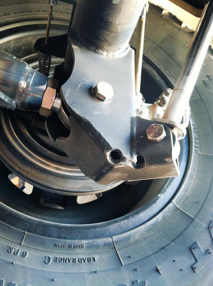 Soportes inferiores traseros del brazo de control (LCA) JK con patines de protección