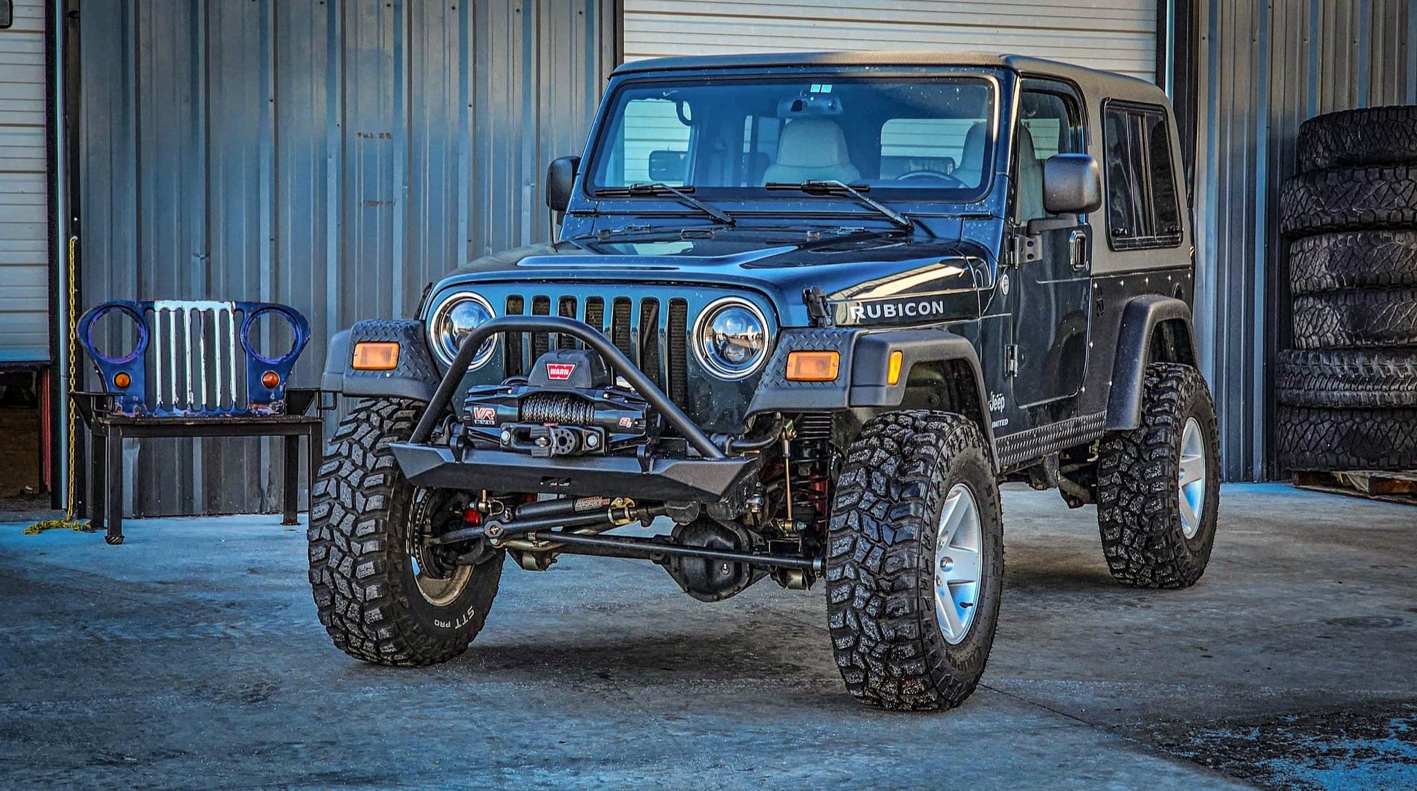 Defensa delantera de ancho medio Motobilt Jeep Wrangler YJ / TJ / LJ con stinger
