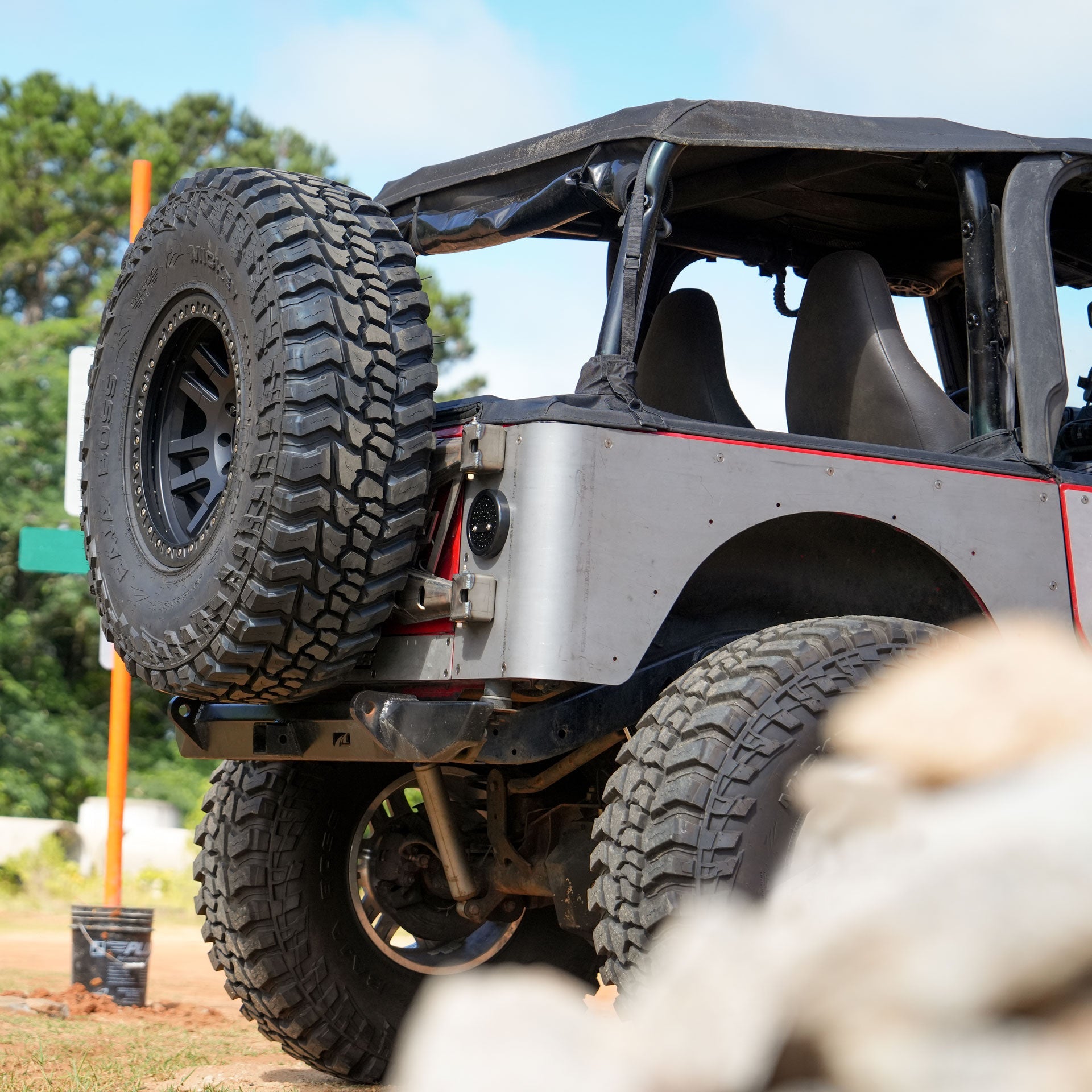 Body Mount Tire Carrier for Jeep YJ / TJ / LJ - 8 x 170mm