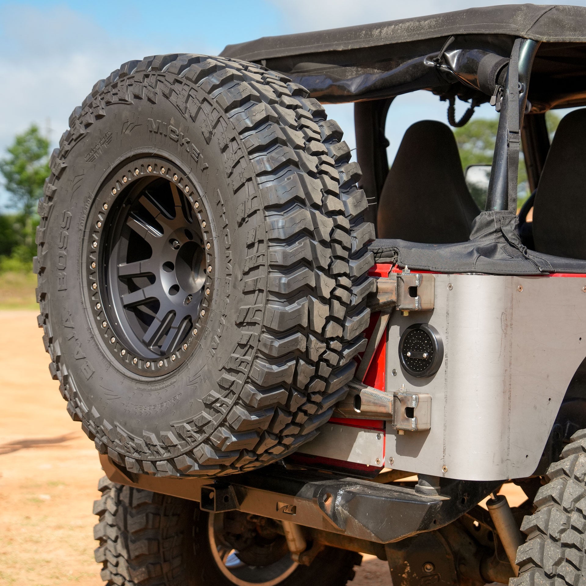 Body Mount Tire Carrier for Jeep YJ / TJ / LJ - 8 x 6.5"
