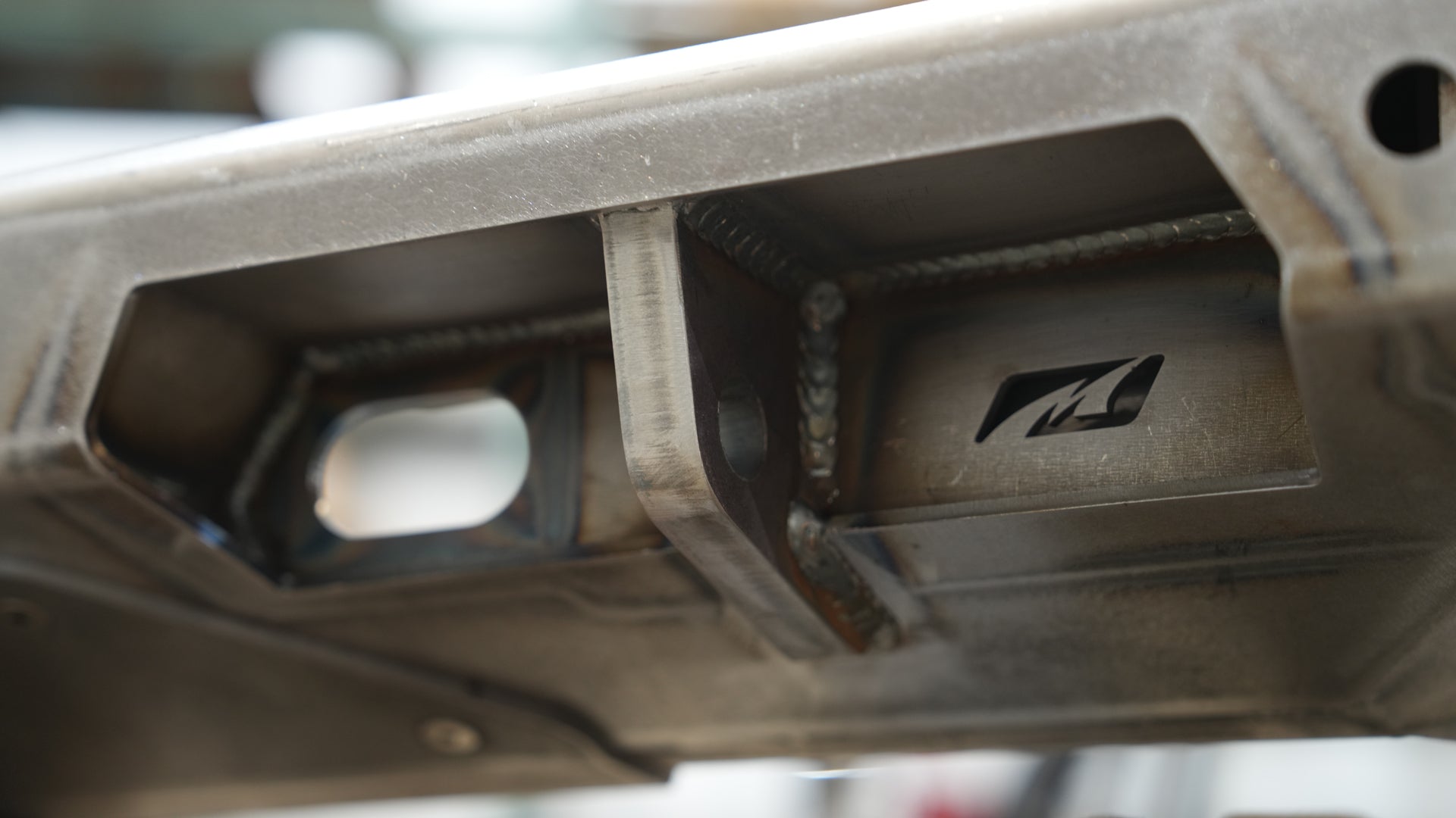 Parachoque trasero Tomahawk de alto despeje para Jeep JT