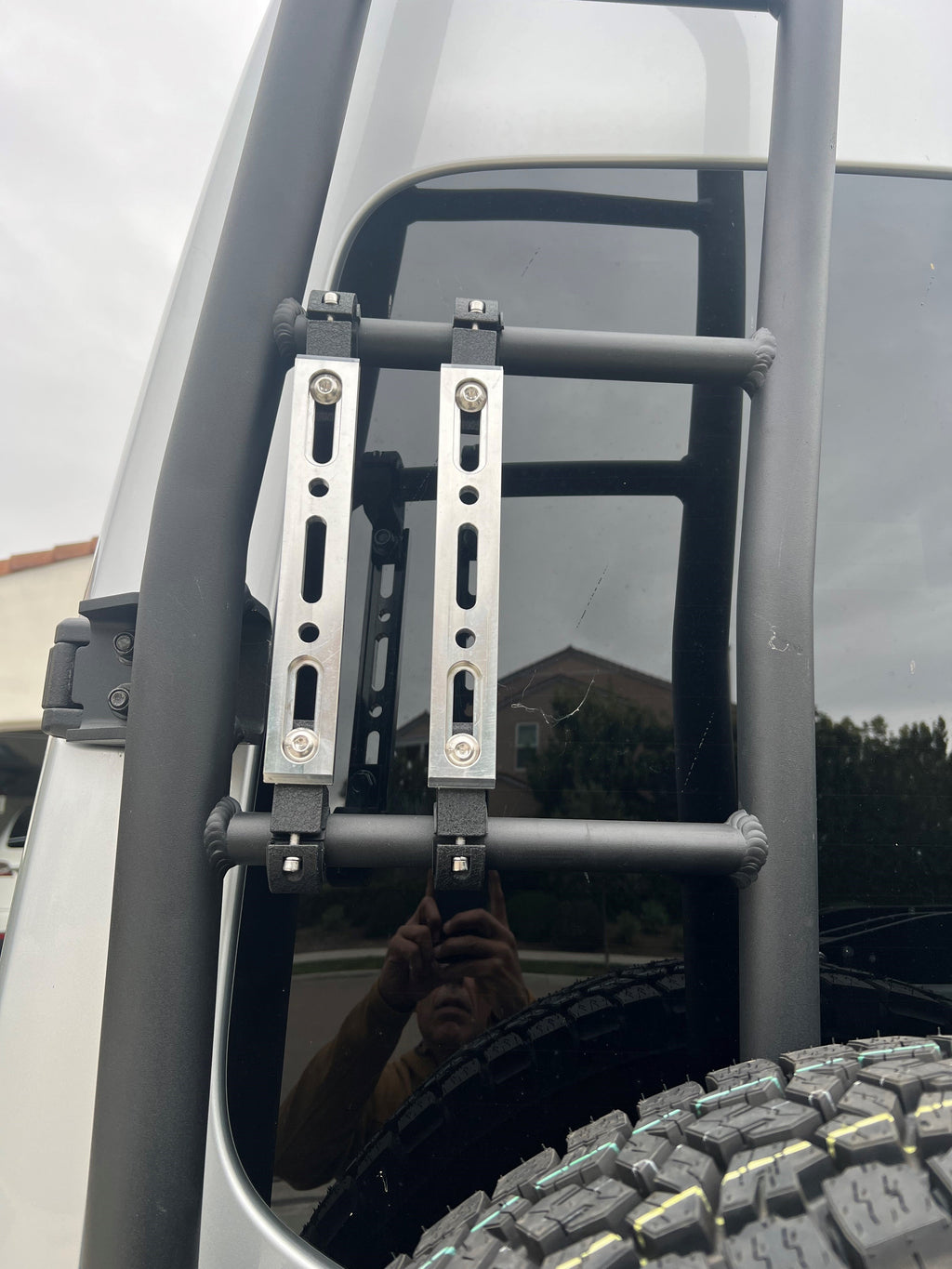 Power Tank Ladder Cross-Bar Mount for Propane and CO2 Power Tanks