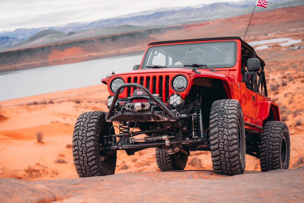 Motobilt Jeep Wrangler YJ / TJ / LJ Stubby Front Bumper w/ Stinger
