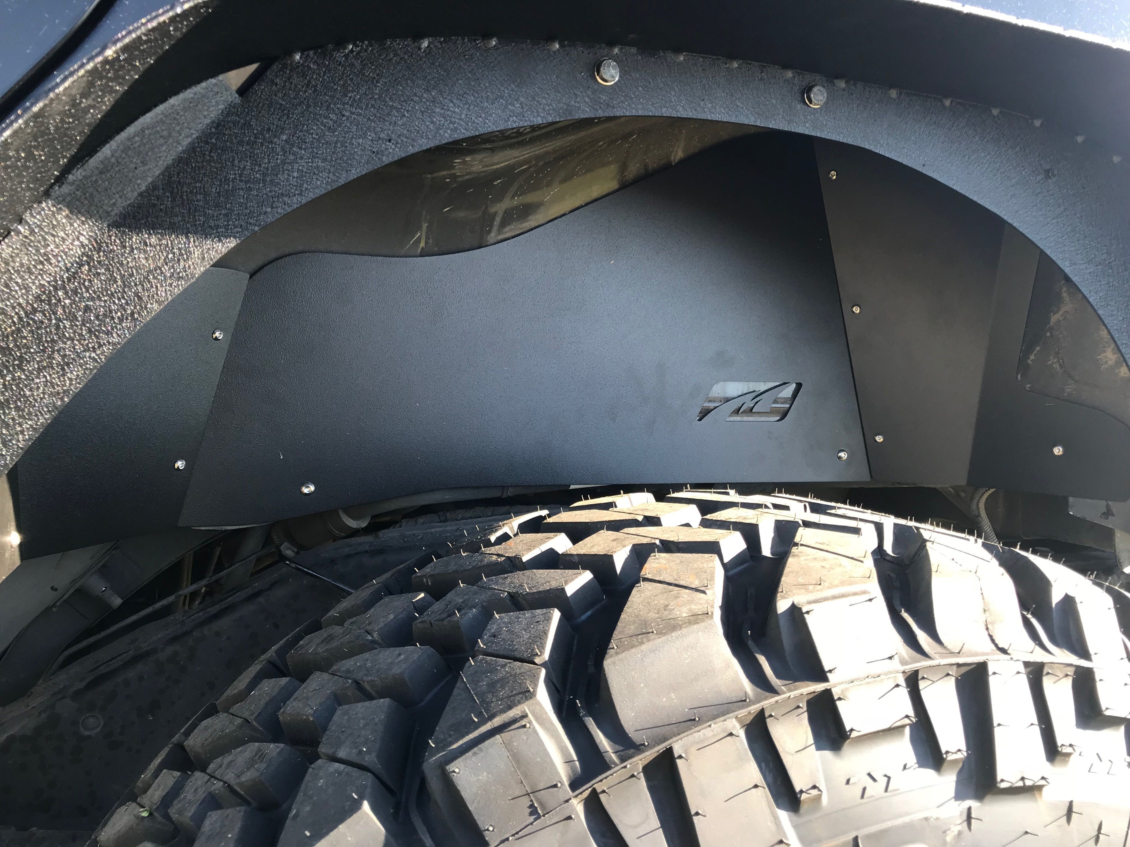 Guardabarros interiores traseros de aluminio para Jeep JK / JKU