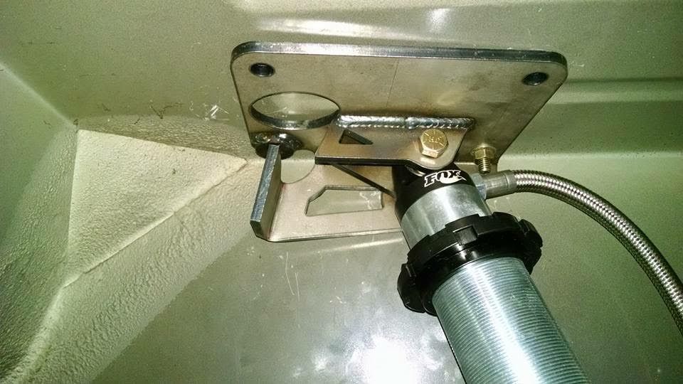 Montaje superior para guardabarros trasero CJ/YJ/TJ de amortiguador coilover