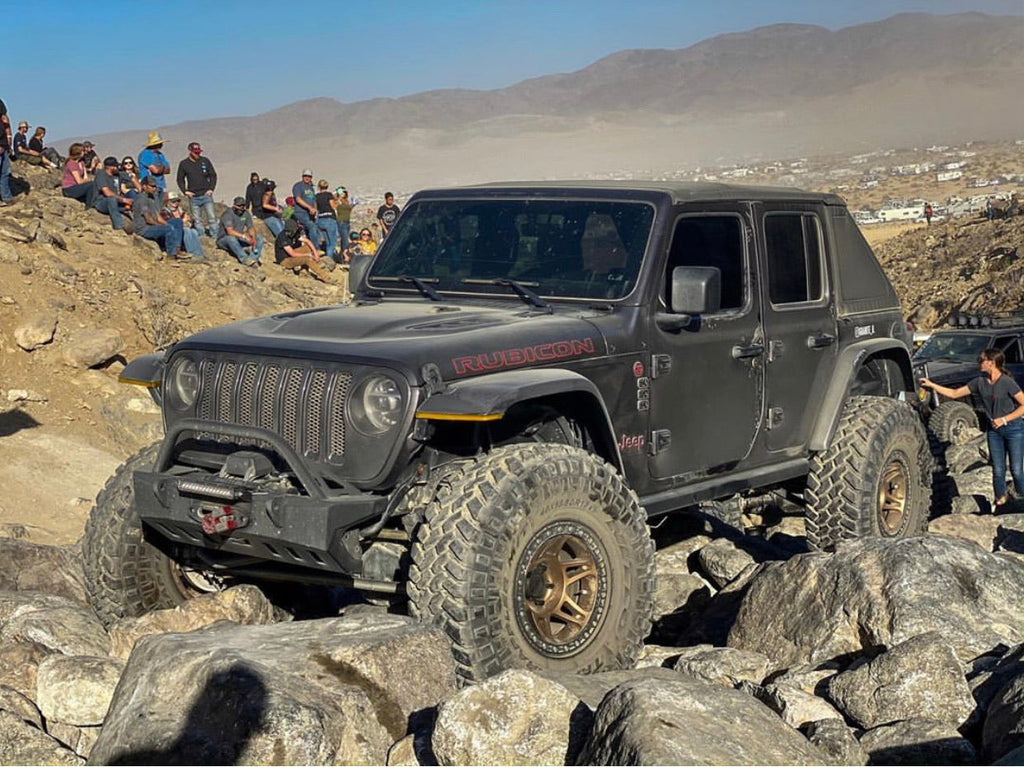 Defensa delantera Motobilt Jeep Wrangler JL / Gladiator JT Crusher con barra protectora
