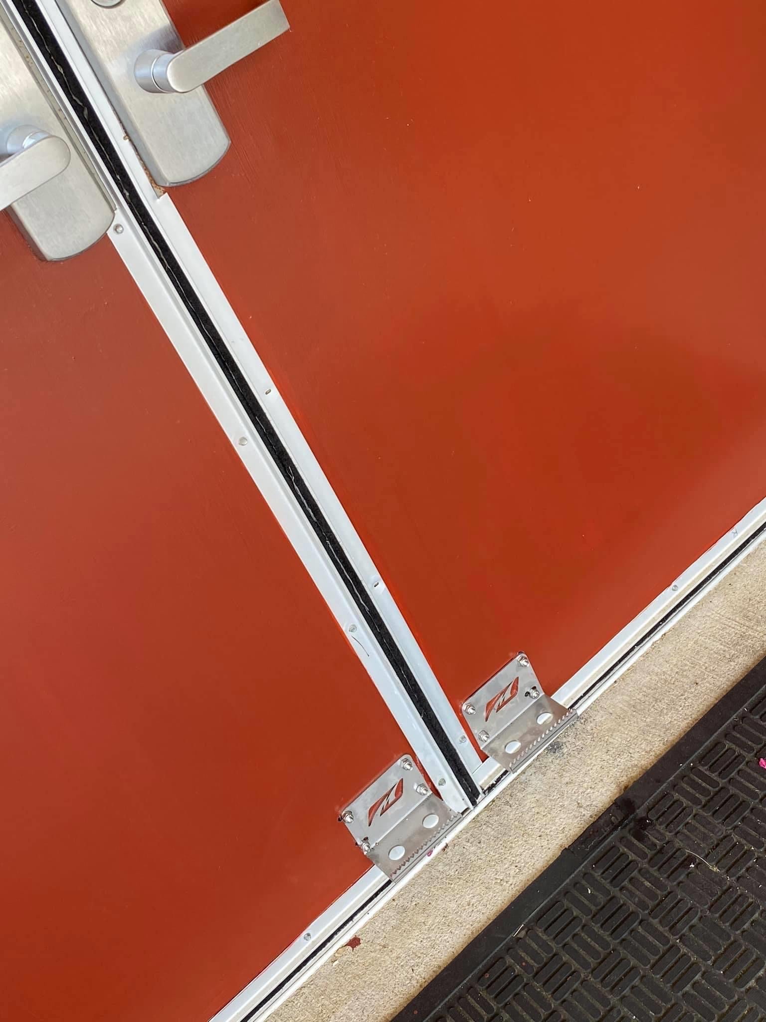 Tirador de pie para puerta
