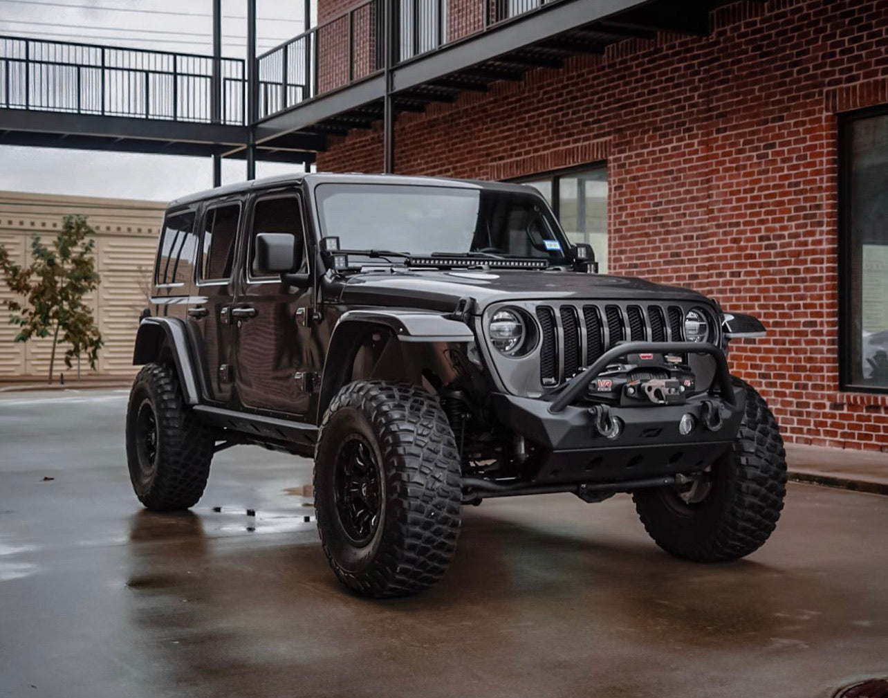 Motobilt Jeep Wrangler JL / Gladiator JT Hammer Front Bumper w/ Bull Bar, Fog Mounts & Skid Plate